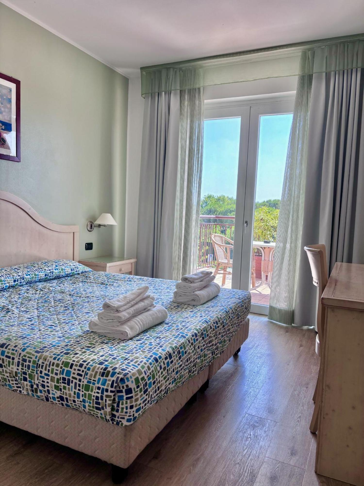 Hotel Bella Italia بسكييرا ديل غاردا المظهر الخارجي الصورة
