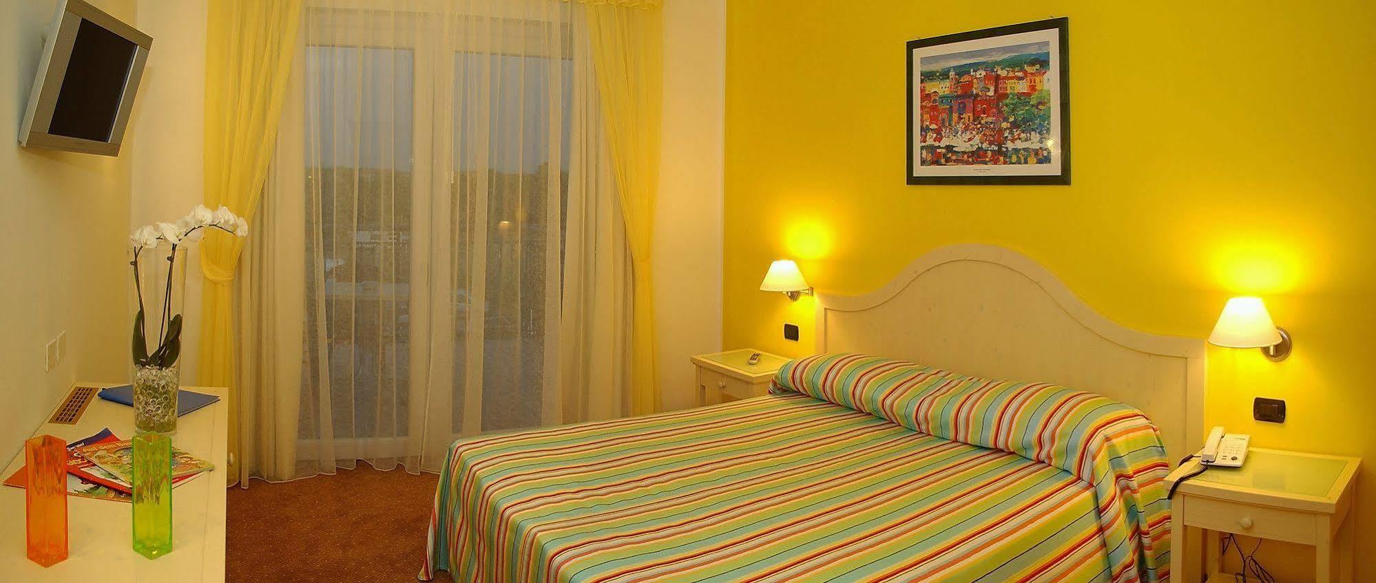 Hotel Bella Italia بسكييرا ديل غاردا المظهر الخارجي الصورة